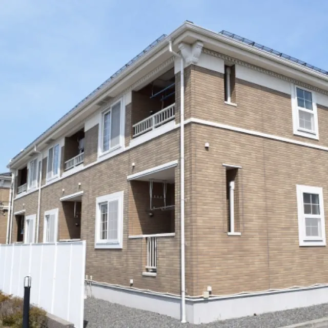 日建は豊富なノウハウや経験に基づいて、お客様に優良な分譲型太陽光発電システムや収益型アパートを販売します